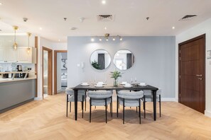 Luxury Apartment, City View | In-room dining