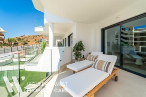 Terrace/patio - The Nordic Delight – South-Facing Sea Views and Pool, 3 Bedrooms | Las Lomas, Fuengirola (Fuengirola)