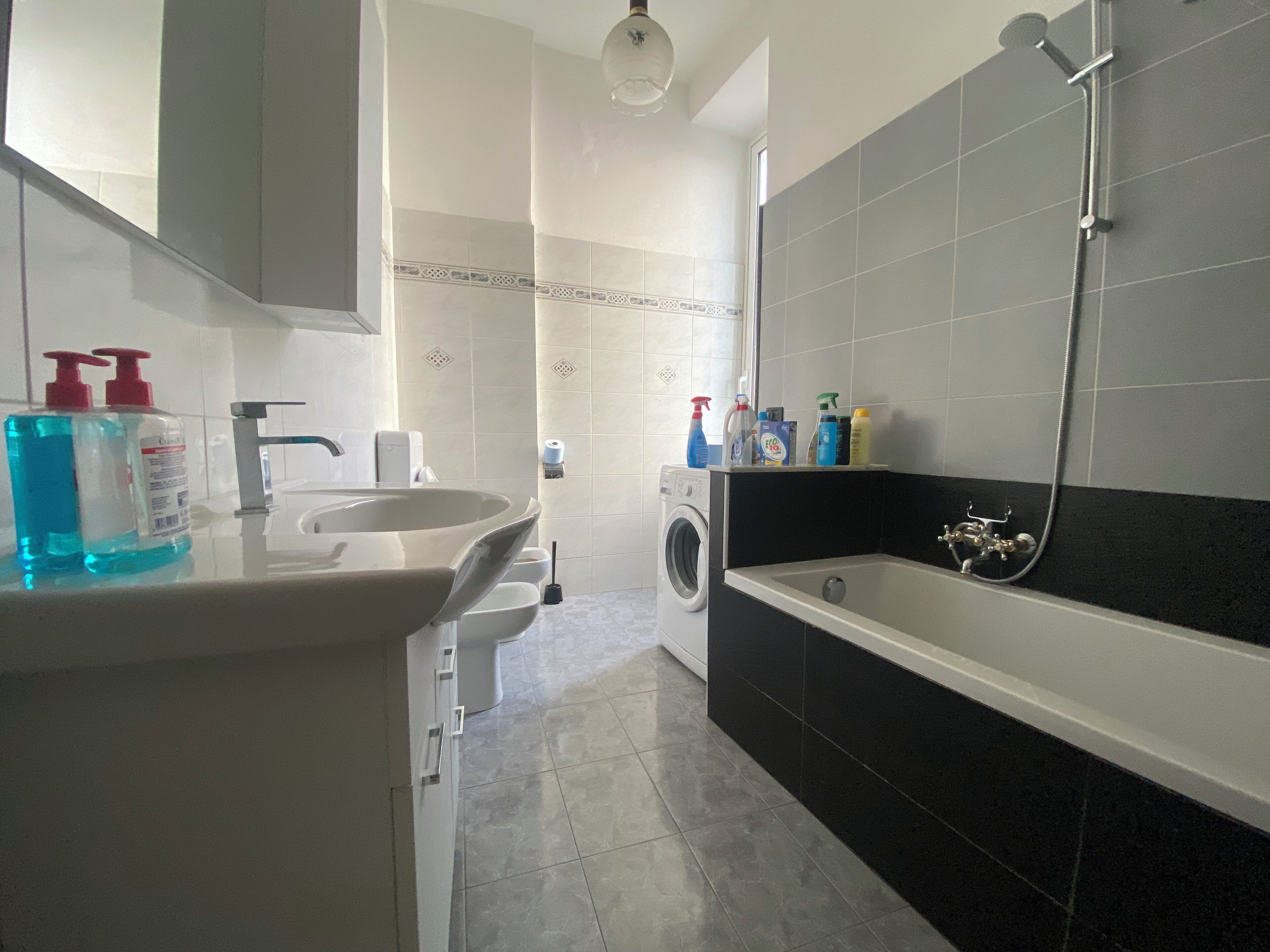 Dusche, Haartrockner, Bidet, Handtücher