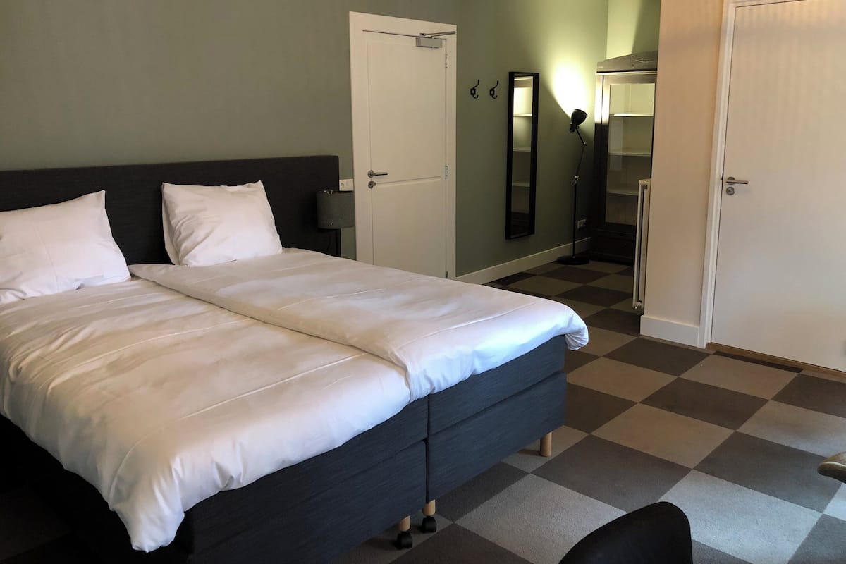 Kahden hengen superior-huone (kaksi sänkyä), näköala pihalle | Pimennysverhot, äänieristys, ilmainen Wi-Fi
