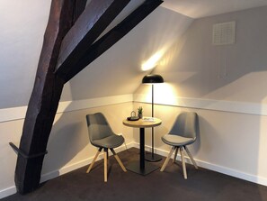 Standaard tweepersoonskamer | Verduisterende gordijnen, geluiddichte muren, gratis wifi