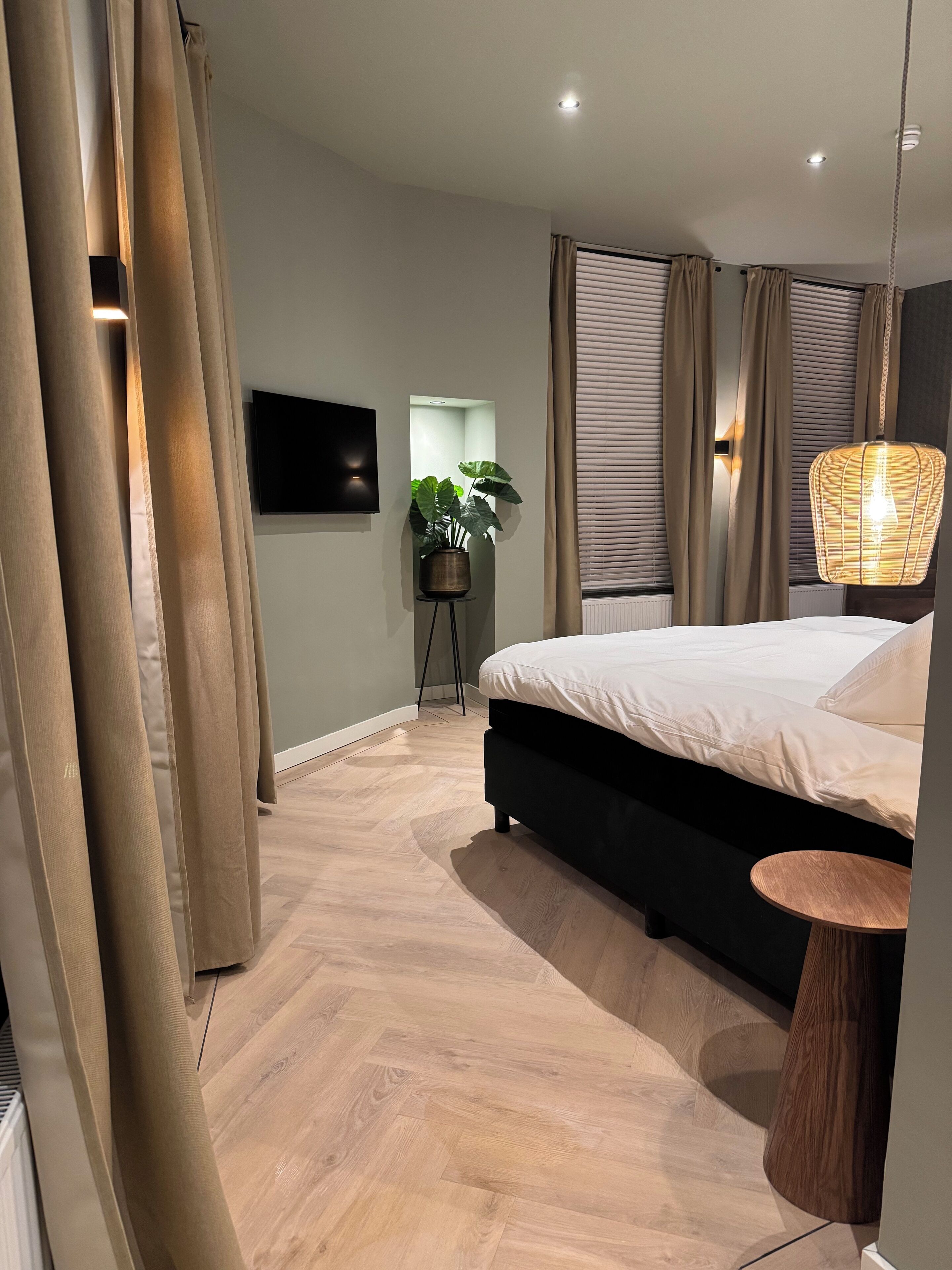 Cuypers | Blackout curtains, soundproofing, free WiFi