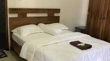 Una scrivania, Wi-Fi gratuito