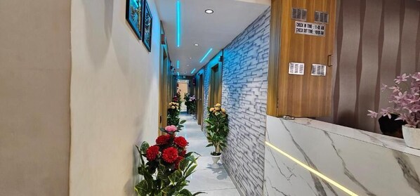 Lobby - Hotel Lee Grand (Ahmedabad)