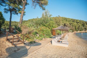 Beach nearby, beach bar