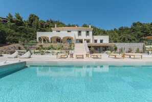 A modern villa with a swimming pool, outdoor seating, and a landscaped garden. - Villa Delta Skiathos (Skiathos)