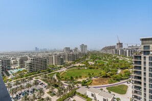 Exterior - Radiant 1BR w/ Pool & Gym, 10 MIN Dubai Hills Mall (Dubai)