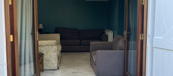 Stunning Hall Cottage Near York and Leeds