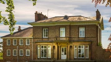 アパートメント | 5 室のベッドルーム、デスク、防音設備