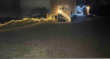 Stunning Hall Cottage Near York and Leeds