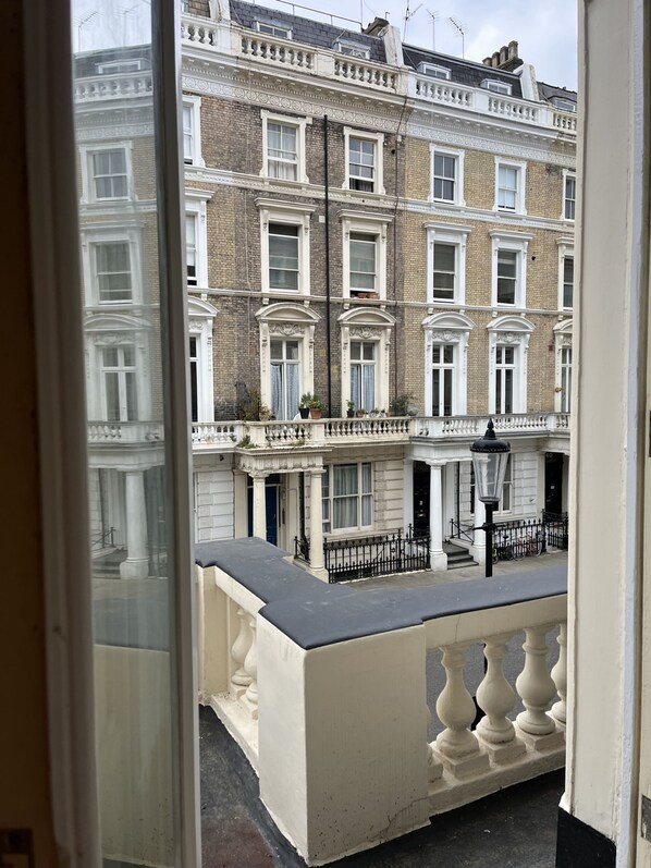 Apartment | 3 bedrooms - Newly Refurbished - Awesome 3 Bedroom Notting Hill Very Central With a Balcony (London)