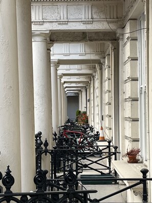 Apartment | 3 bedrooms - Newly Refurbished - Awesome 3 Bedroom Notting Hill Very Central With a Balcony (London)