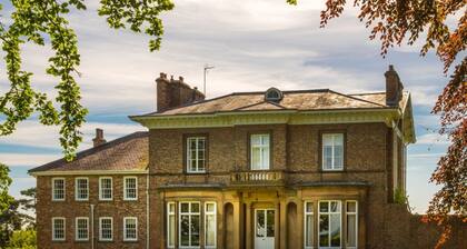 Historic Hall Wing nr York Leeds Free Hot tub