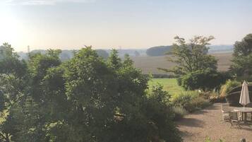 House | 8 bedrooms, desk