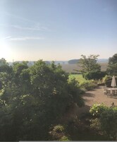 独立别墅 | 8 多间卧室、办公桌