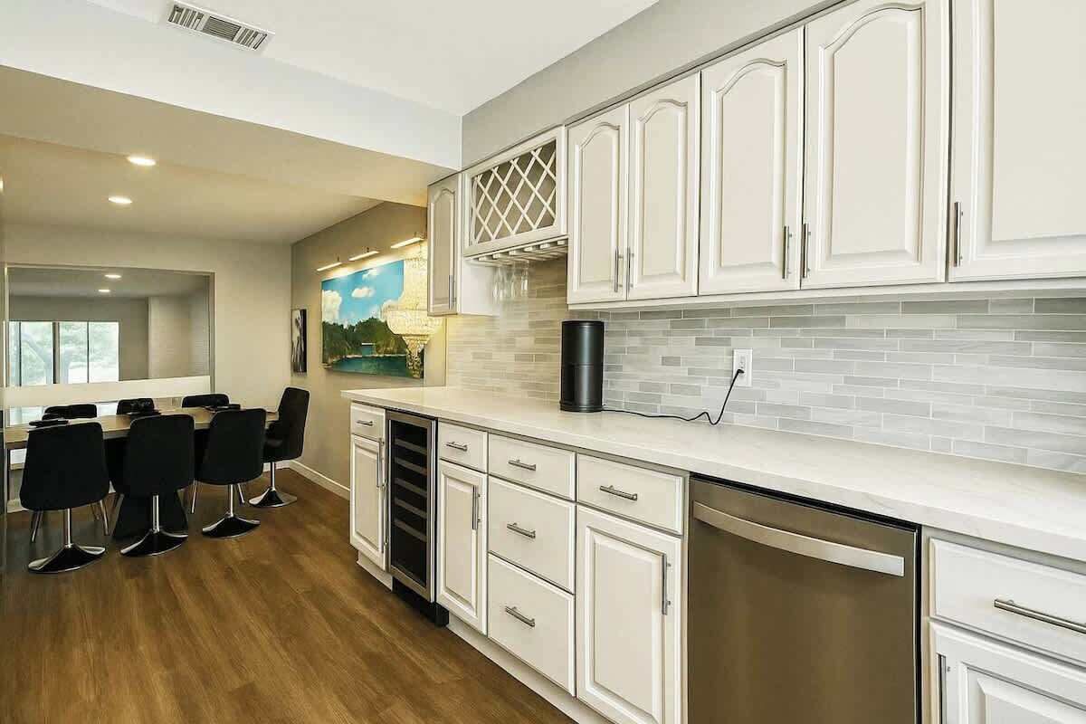 Fridge, oven, stovetop, dishwasher