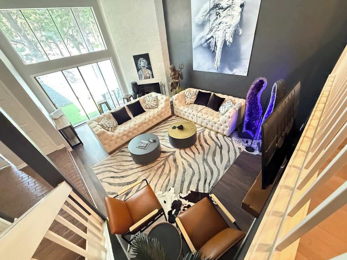 Téléviseur, foyer, jeux vidéo, bureau