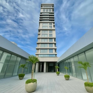 Exterior - Complete Apartment 900m from Oktoberfest with Rooftop Pool, Gym and Wi-Fi (Victor Konder Blumenau)