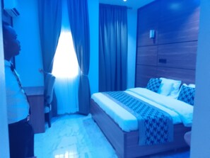 Laptop workspace, free WiFi - Rhocharls Hotel and Suites (Uyo)