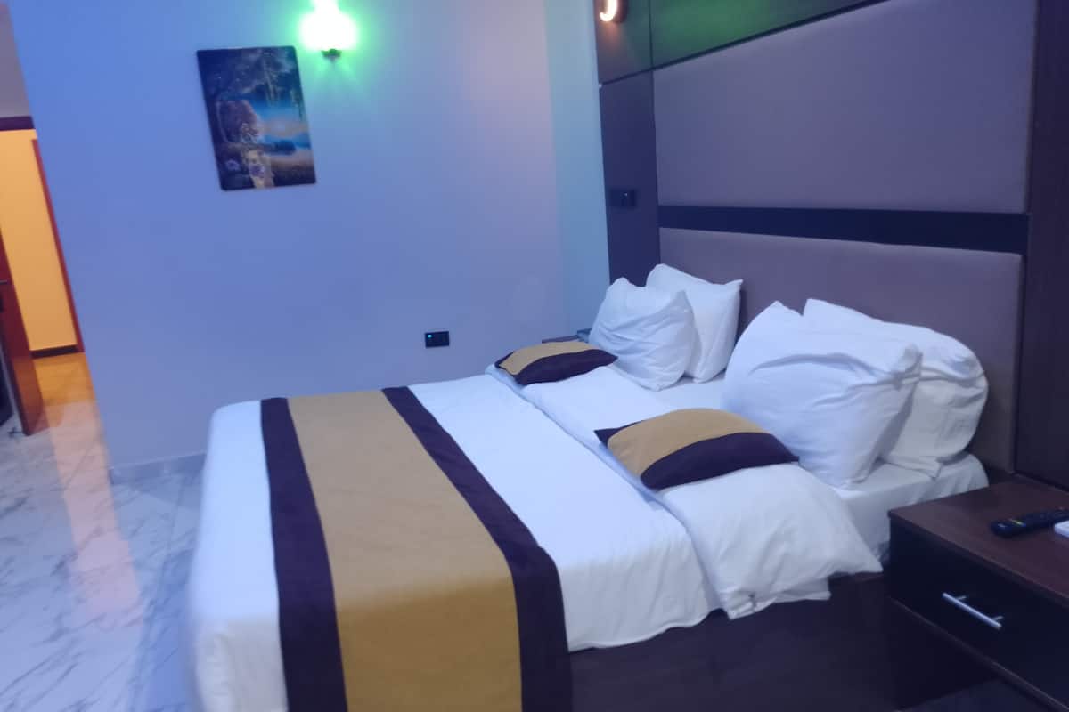 Deluxe Room | Laptop workspace, WiFi (free)