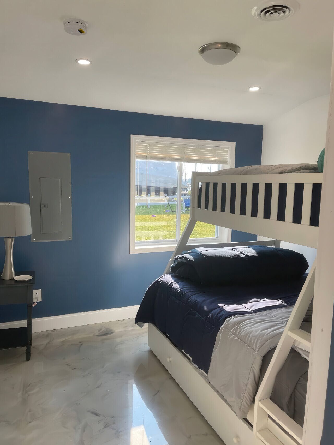 2 habitaciones, escritorio, tabla de planchar con plancha y wifi gratis 