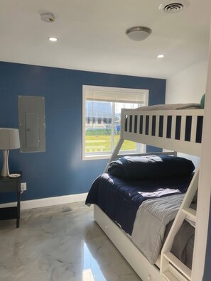 2 Schlafzimmer, Schreibtisch, Bügeleisen/Bügelbrett, kostenloses WLAN