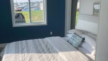 2 bedrooms, desk, iron/ironing board, free WiFi