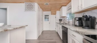 2BR Shoreside Retreat w/ Beach Access & Interiors