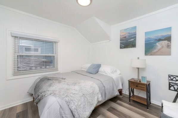 2 bedrooms, iron/ironing board, free WiFi