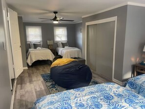 3 habitaciones, escritorio, tabla de planchar con plancha y wifi gratis 