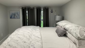 4 bedrooms, desk, iron/ironing board, free WiFi