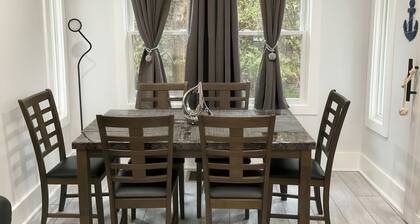 Cozy Coastal Retreat N/ Lake Ontario Sleeps 8