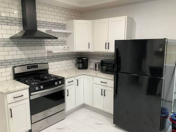 電子レンジ、オーブン、コンロ、食器洗い機