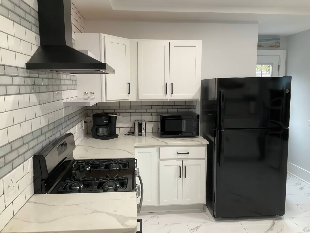 Microondas, horno, parrilla de estufa y lavavajillas 