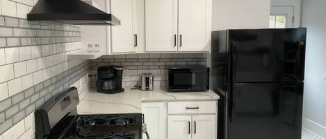 Micro-ondes, four, plaque de cuisson, lave-vaisselle