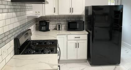 Cozy Coastal Retreat N/ Lake Ontario Sleeps 8