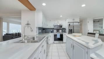 Micro-ondes, four, plaque de cuisson, lave-vaisselle