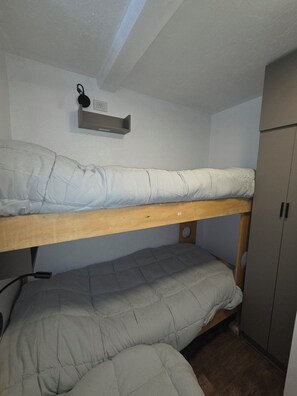 2 室のベッドルーム、WiFi、ベッドシーツ