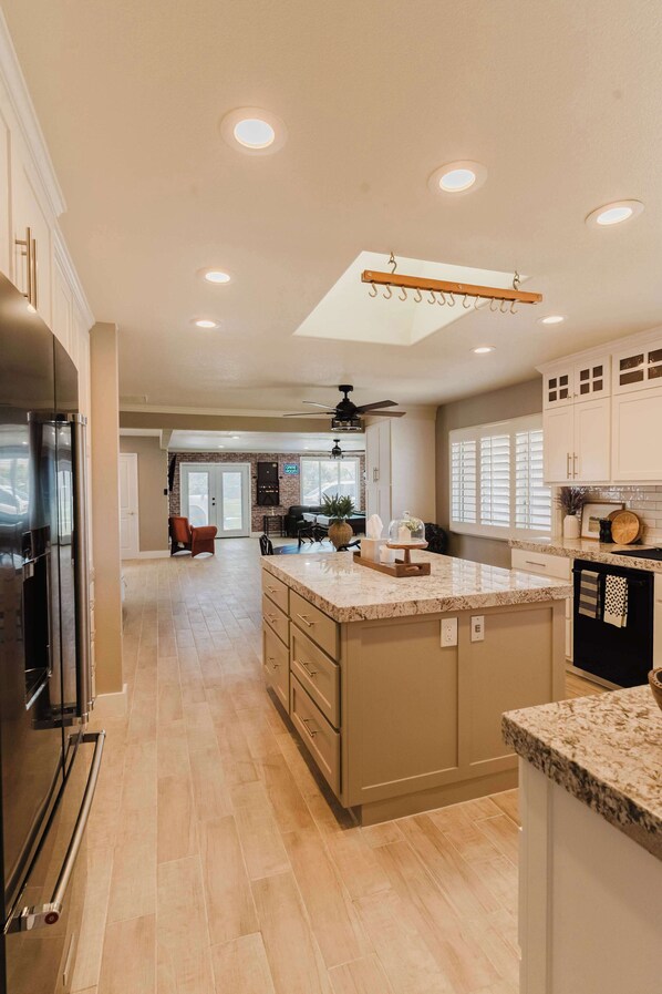 Fridge, microwave, oven, stovetop - Villa Luxury Family Getaway (Heated Pool) (Patterson)