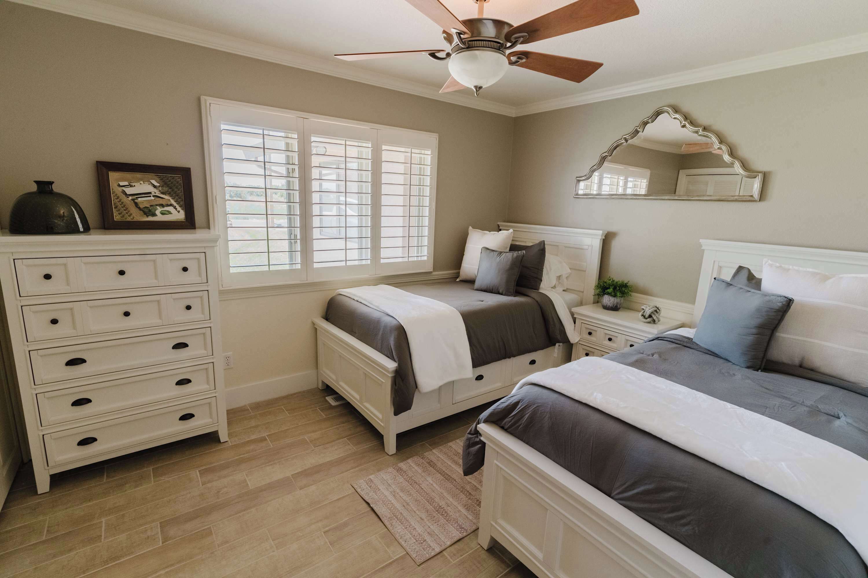 4 bedrooms, iron/ironing board, WiFi, bed sheets