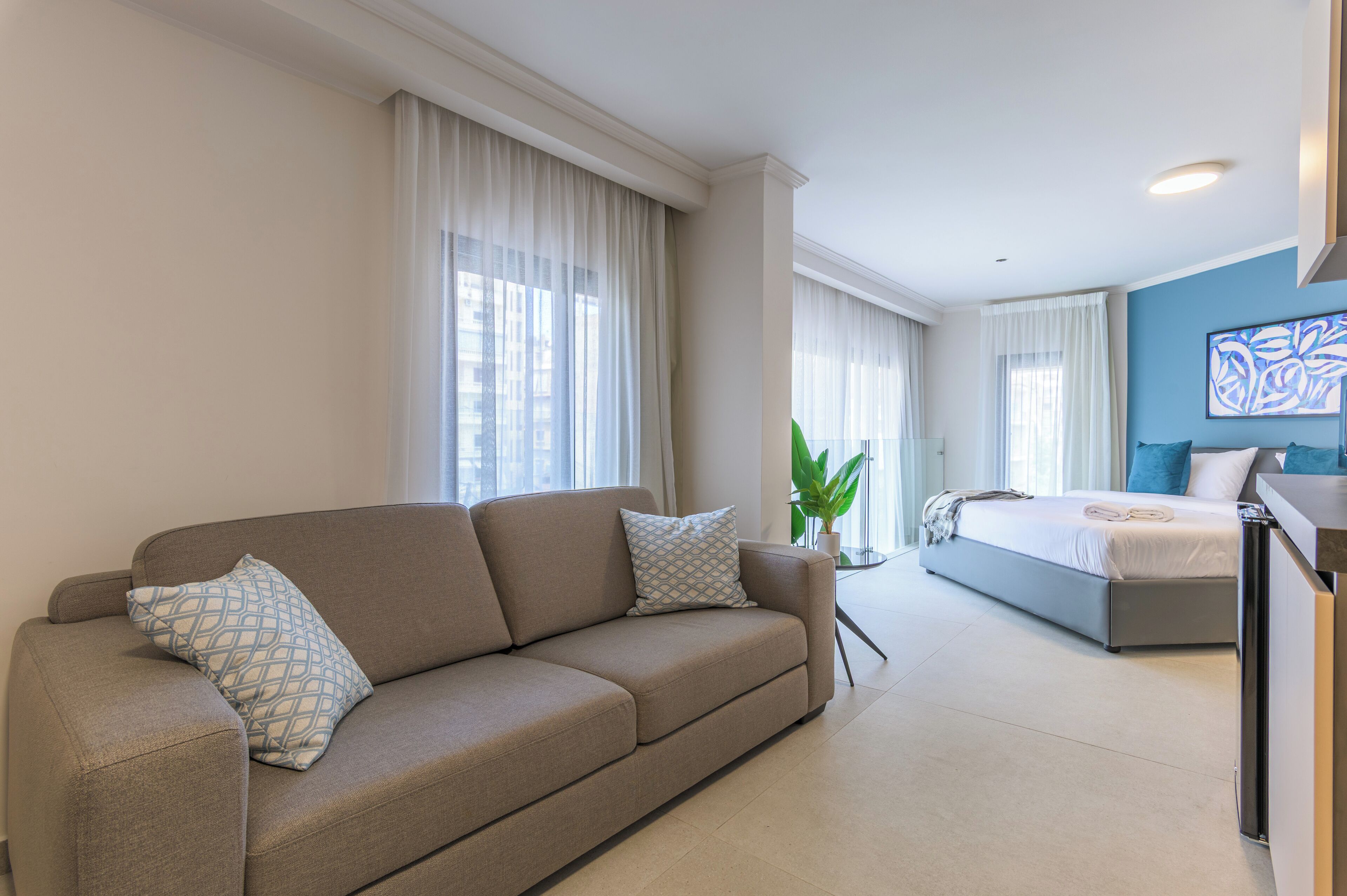 C13 | 起居区 | 智能电视、流媒体服务