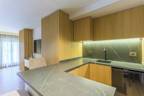 C10 | Private kitchenette | Mini-fridge, microwave, stovetop, coffee/tea maker - CityZen - Boutique Studios in Achrafieh (Beirut)