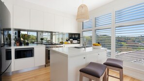 雪櫃、微波爐、爐具、洗碗機