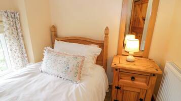 2 bedrooms, individually decorated, individually furnished, free WiFi