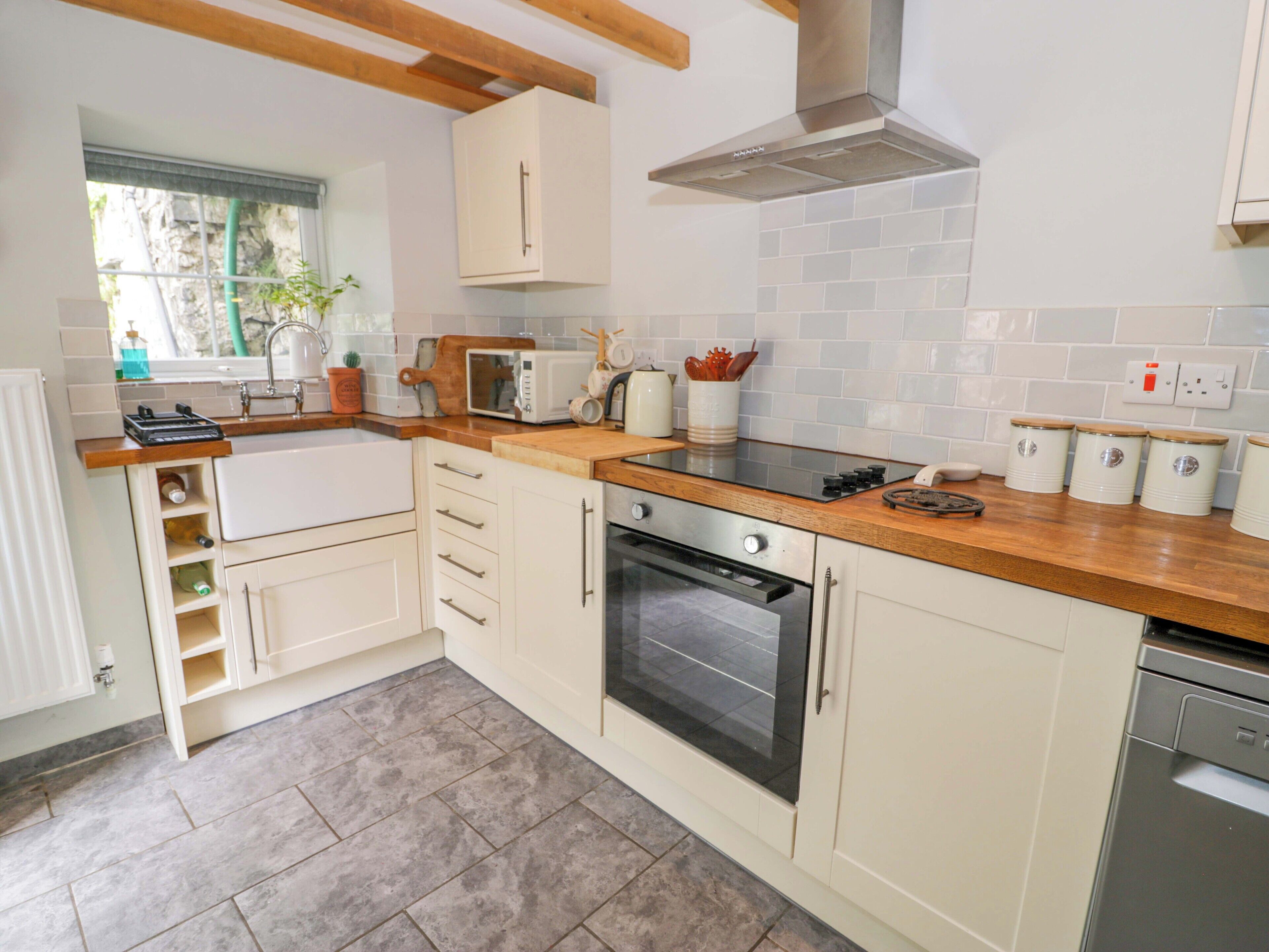 Dishwasher, cookware/dishes/utensils