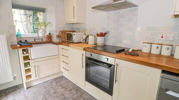 Dishwasher, cookware/dishes/utensils