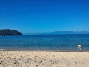 Na praia