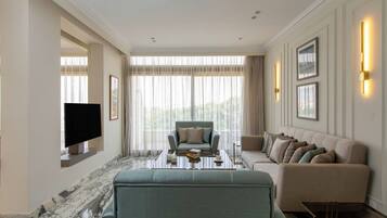 Apartment, Balcony, Golf View | Living area