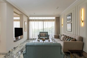 Apartment, Balcony, Golf View | Living area