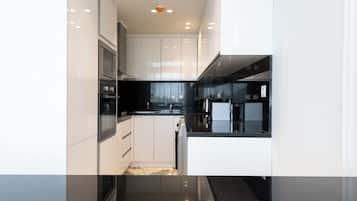 Apartment, Balcony, Golf View | Private kitchen